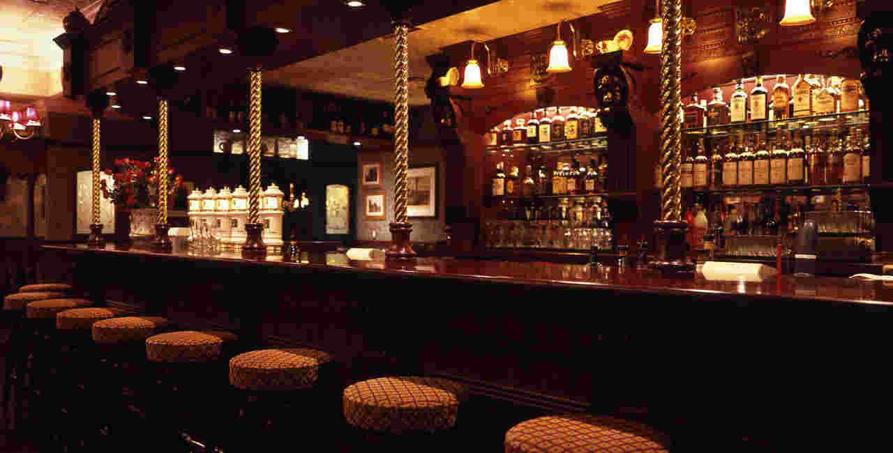 ROSE＆CROWN 新宿ＮＳビル店の店内