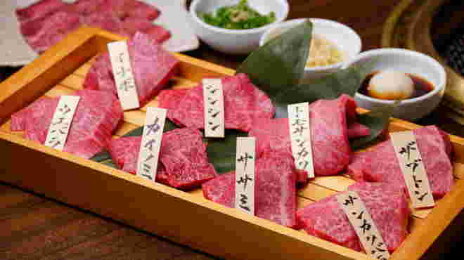 和牛塩焼肉ブラックホール 新宿三丁目店のお肉
