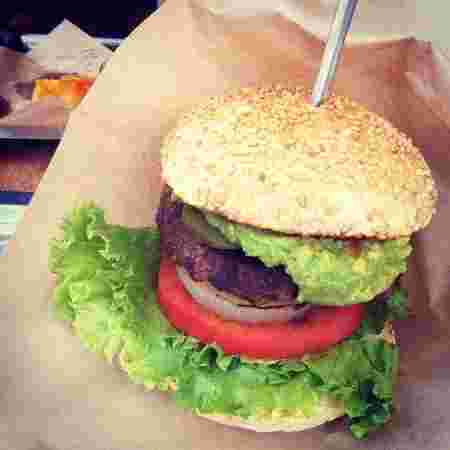 自由が丘ワカモレバーガー