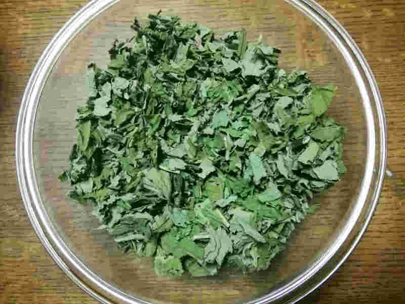 ヤーコンの葉でお茶を作る