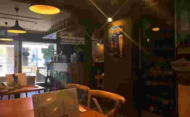 シックで落ち着いたおしゃれな店内