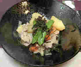 「塩昆布だけで味付けした肉じゃが」