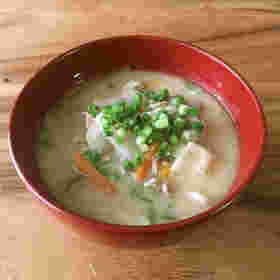 「根菜と豚肉の粕汁」