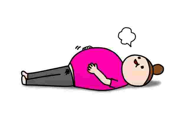 食べ過ぎてお腹がパンパンの女性のイラスト