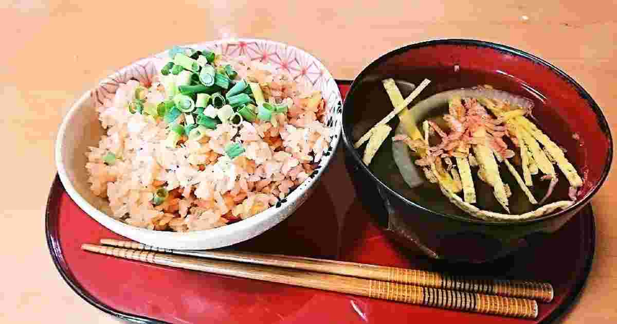アカニシ貝の炊き込みご飯の写真