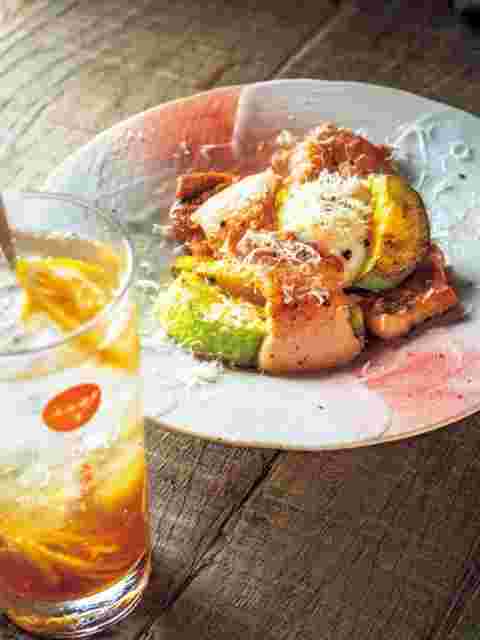 レモンサワーと料理