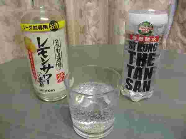 レモンサワーの素と炭酸水