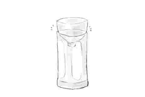 ペットボトルを半分にして重ねる