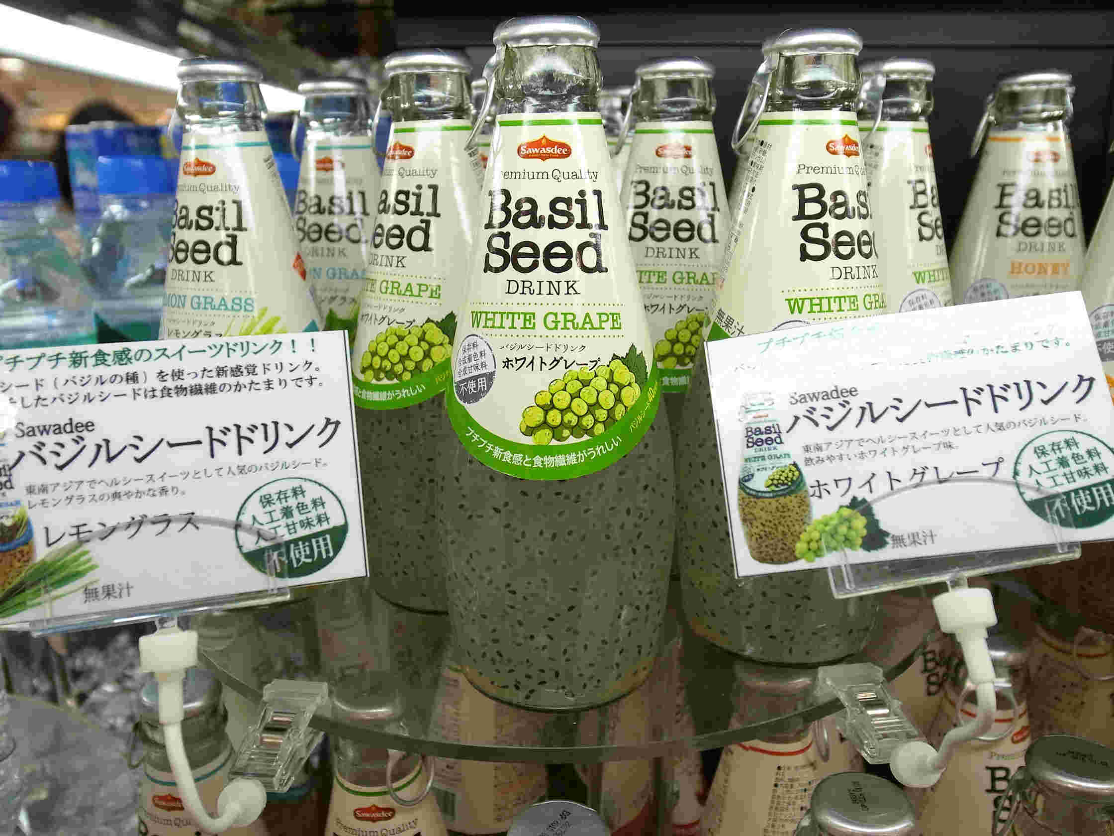 並べられたバジルシードドリンク