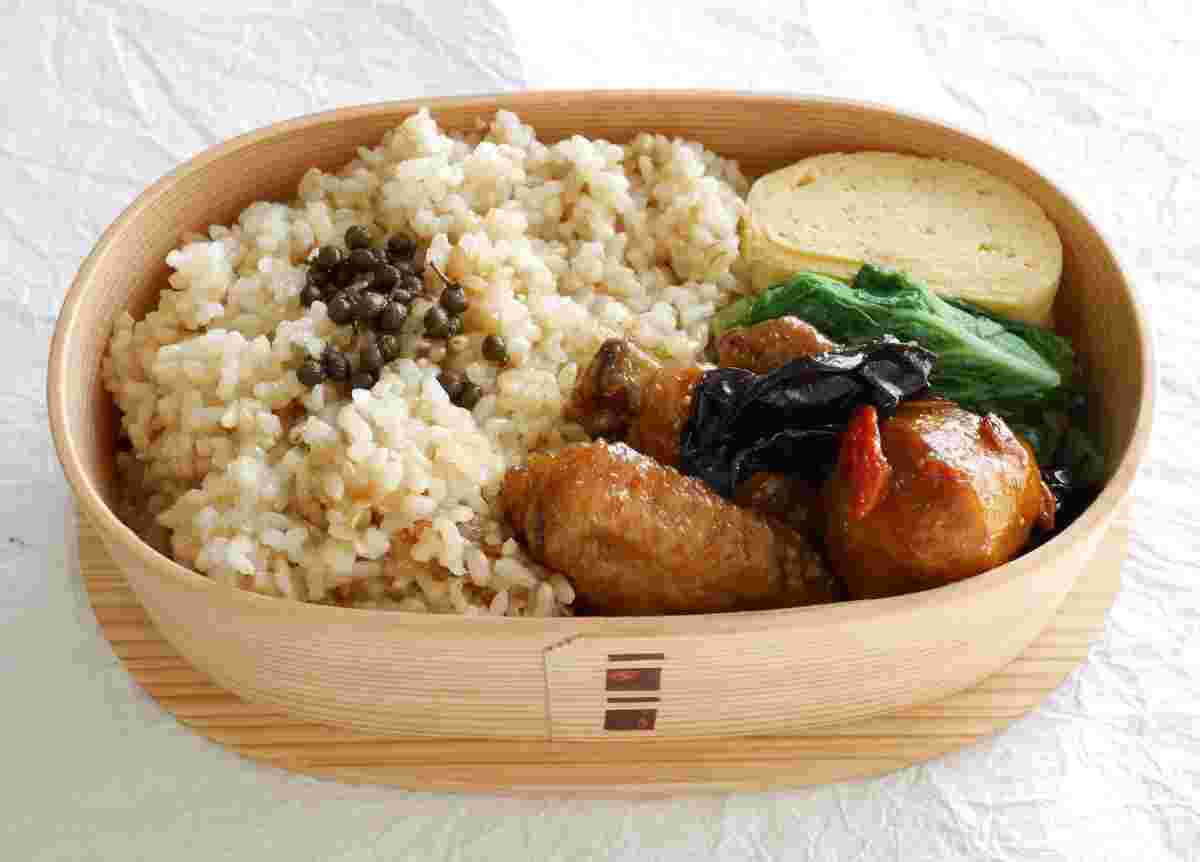 山椒の実が入ったお弁当