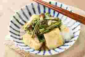 こごみを使った揚げだし豆腐