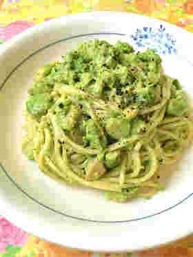 アボカドのクリームパスタ