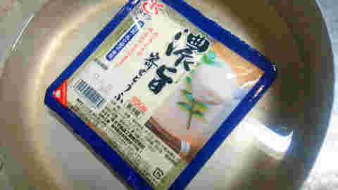 お湯で豆腐を加熱