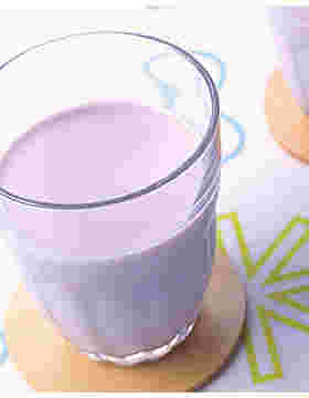 ブルーベリー黒酢の牛乳割り