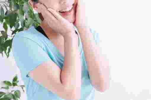 美肌効果を実感する女性