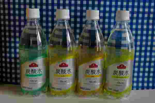 色々なフレーバーの炭酸水4種類