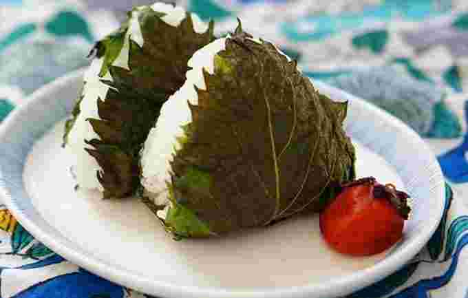 海苔のかわりに大葉の塩漬けで巻いたおにぎり