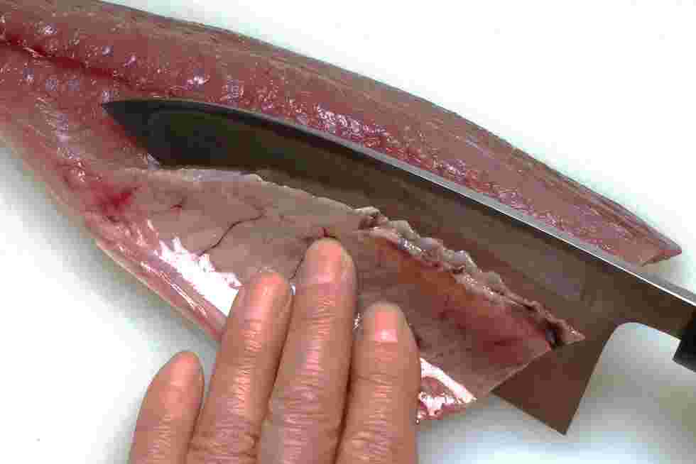 さばの腹骨をとる