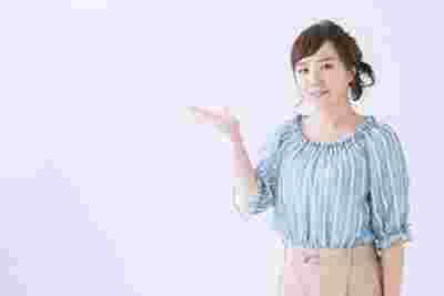 体験を話す女性