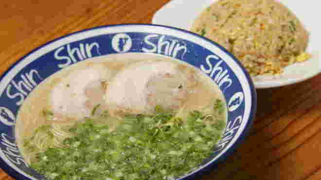 博多ラーメンShin-Shin ラーメンと半焼き飯
