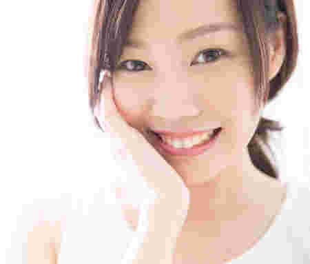 むくみが解消して笑顔の女性