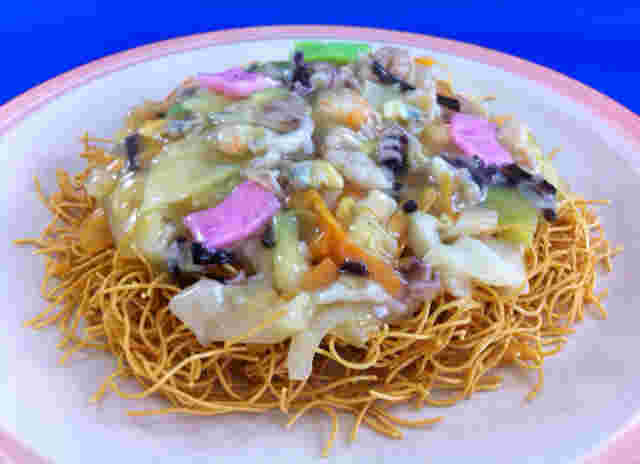 長崎皿うどんではエビやイカは入っているのが定番