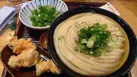 大盛りの讃岐うどん