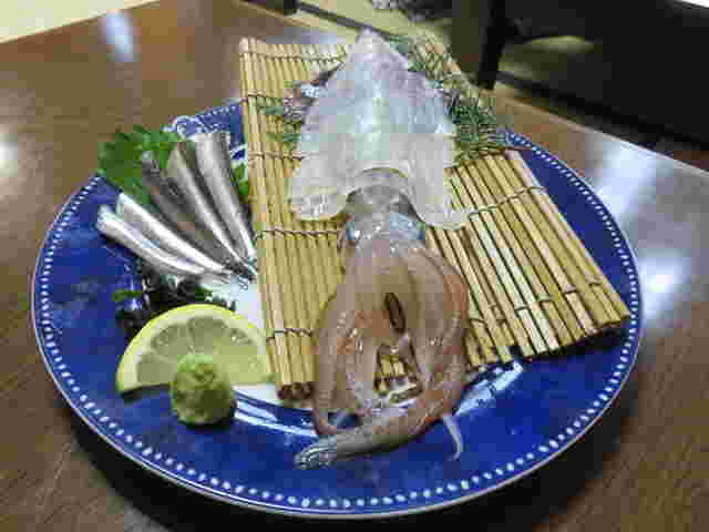 安くて美味しい魚が食べられる漁好亭のイカの活き作り