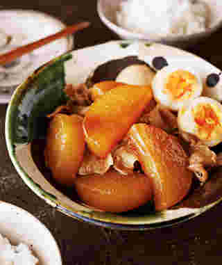 豚バラ大根が並ぶ食卓