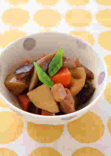 小鉢に入った筑前煮