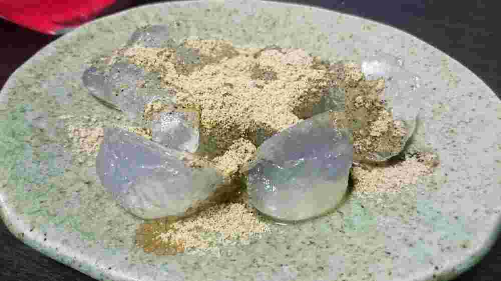 寒天粉と片栗粉で作ったヘルシーなわらび餅