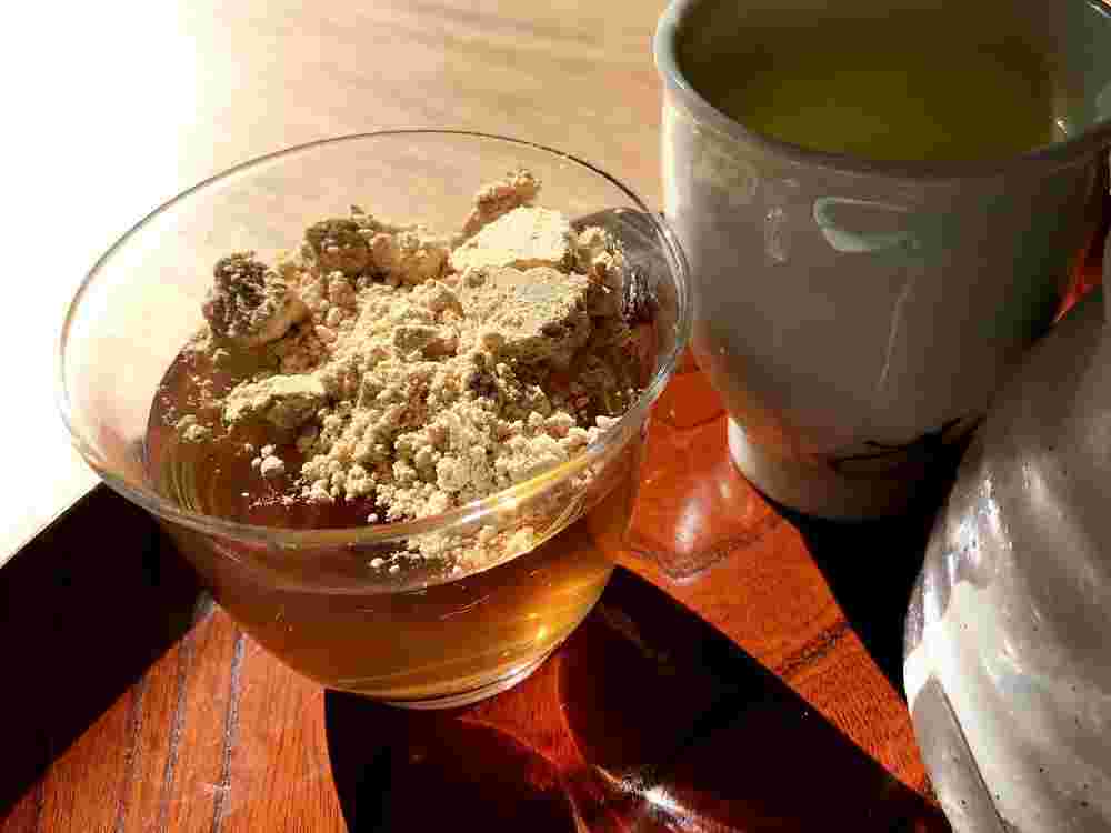 寒天とゼラチンで作るわらび餅風のヘルシーなデザート