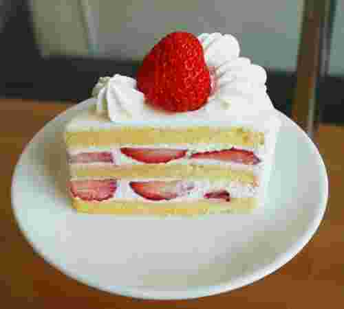 ２段が嬉しい苺たっぷりショートケーキ