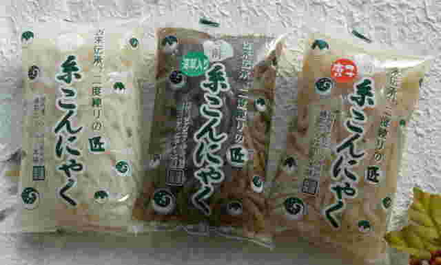 白と黒の糸こんにゃく