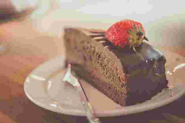 チョコレートたっぷりのチョコレートケーキ