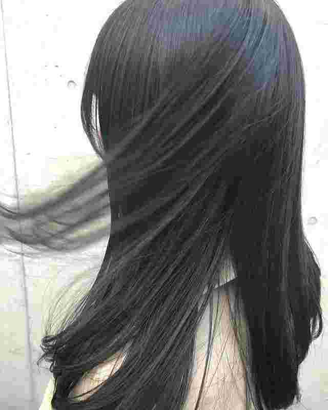サラサラヘアの女性