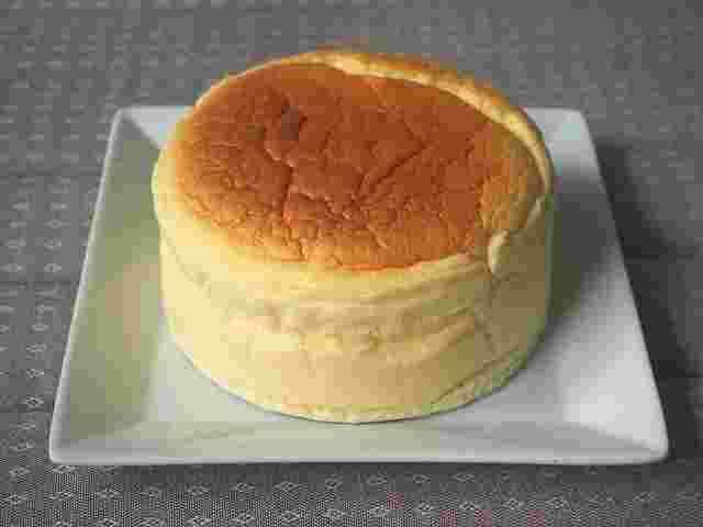暑さ7cmのふわふわのチーズスフレケーキ