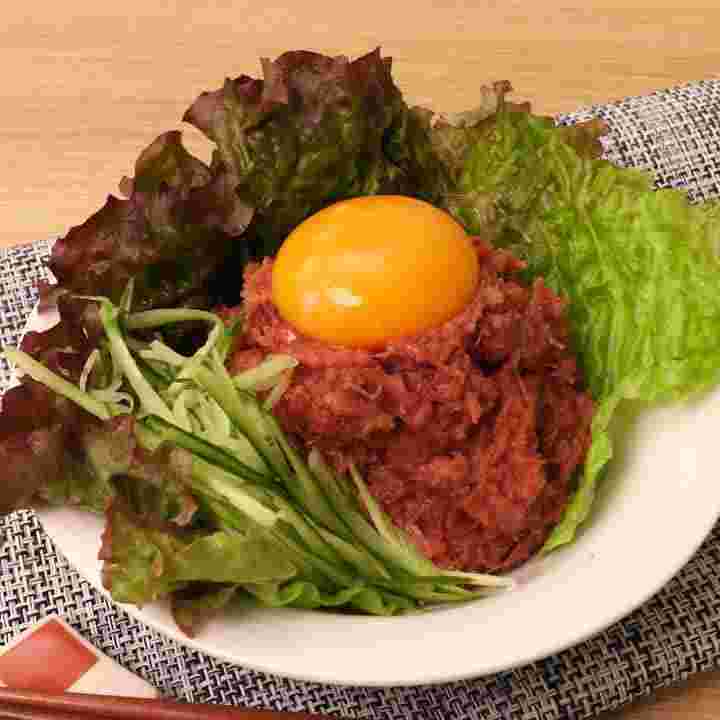 コンビーフのユッケ風