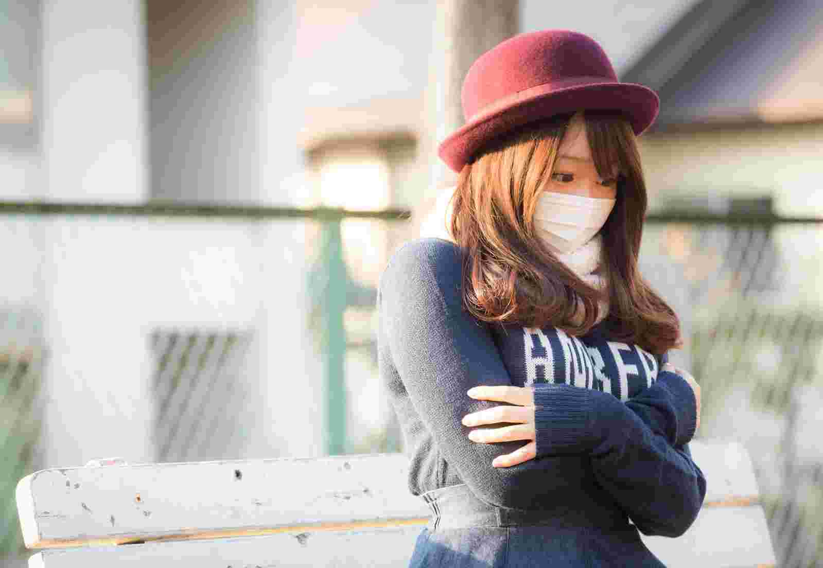 寒い女性