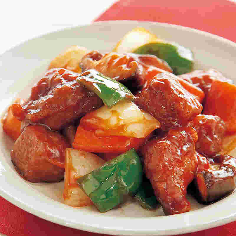油で揚げた大きな豚肉が餡とからんでおいしそうな酢豚