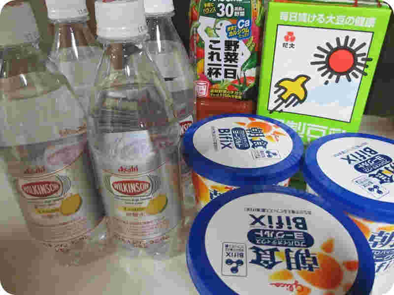 ヨーグルト断食の準備物のヨーグルト・炭酸水・野菜ジュース・豆乳
