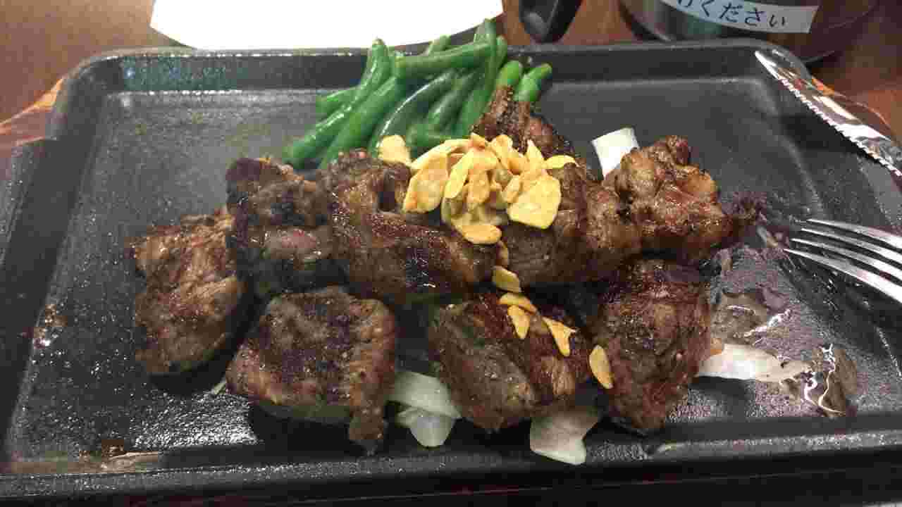 いきなりステーキの乱切りカットステーキ