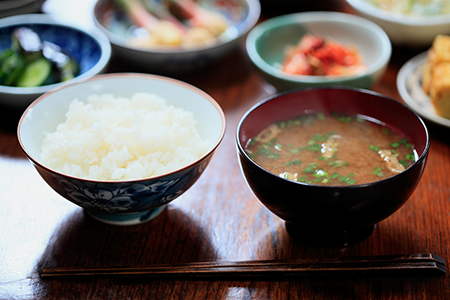 ご飯と味噌汁の和食