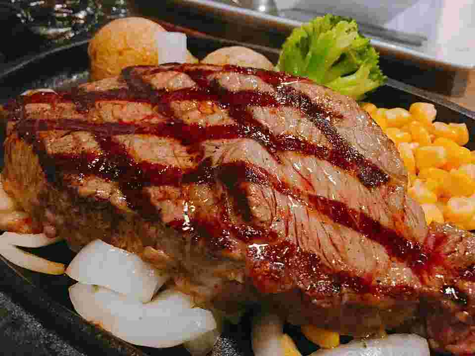 ボリュームのあるステーキ