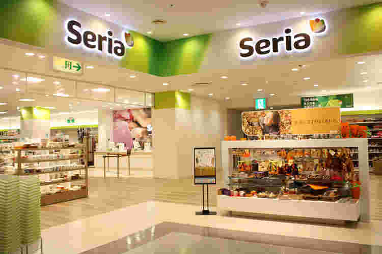 セリアの店舗入り口