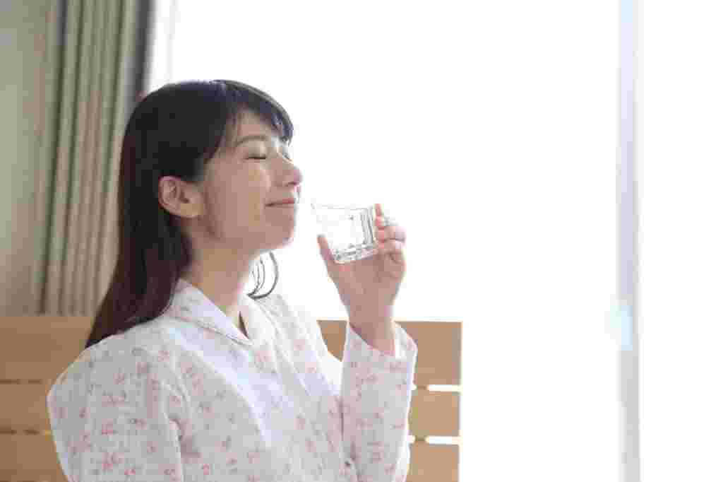サプリを飲む人
