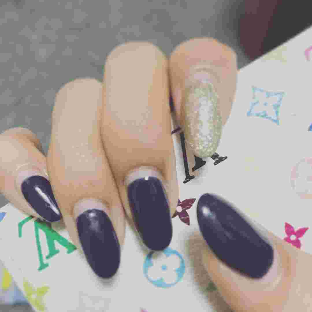 セリアのジェルネイル(ネイビー1)