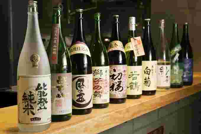 日本酒のいろんなな銘柄が並んでいる