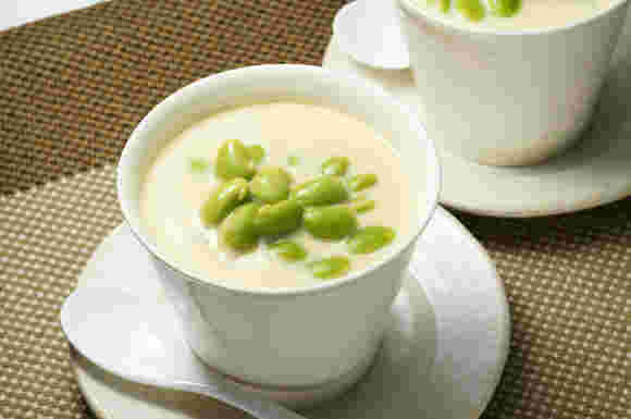 枝豆がたっぷりのったシンプルな茶碗蒸し