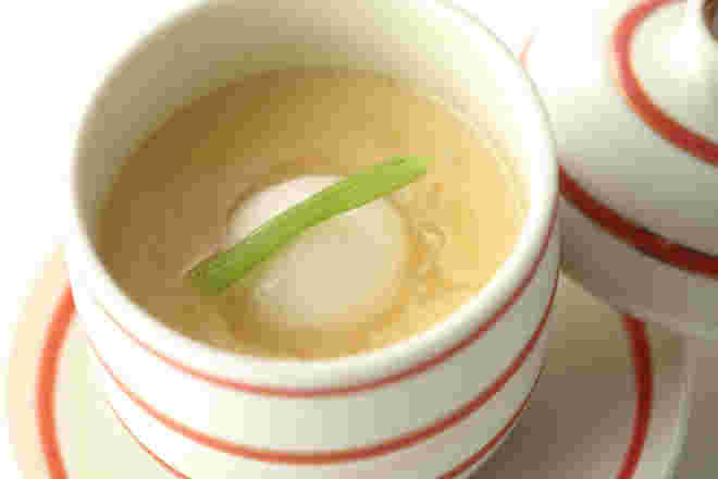 真ん中に餅が入った茶碗蒸し
